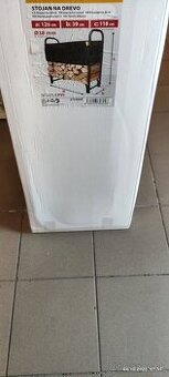 Stojan na drevo s plachtou