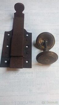 Starožitná haspra a držiak dverí