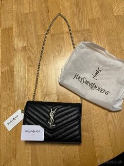 kabelka so zlatými prvkami YSL