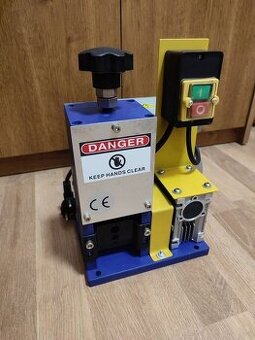 Elektrická loupačka kabelů 180W