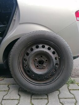 plechové kolesá, gumy, pneumatiky