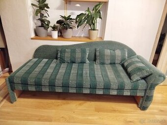 Rozkladacia pohovka s úložným priestorom