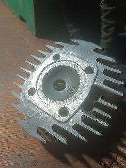 Hlava na štadión s22