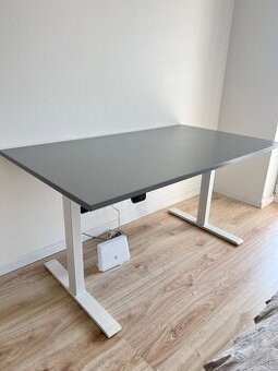Výškovo nastaviteľný stôl IKEA – elektrický