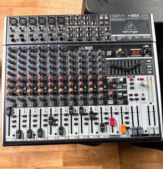 Behringer XENYX X 1832 USB Analógový mixpult