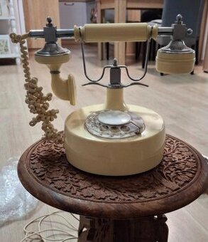 Rusky statozitny telefon