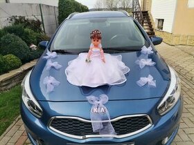 Svadobná výzdoba na auto babika