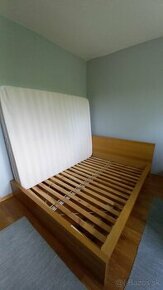 Ikea Malm postel 180x200cm s roštami a 160x200cm matracom