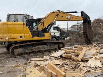 CAT 330