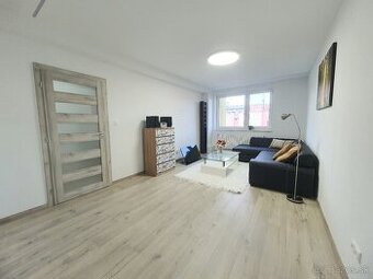 MODERNÝ BYT S PANORAMATICKÝM VÝHĽADOM NA MALÉ KARPATY