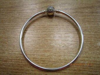 Náramok Pandora v krabičke váha 9,54g.