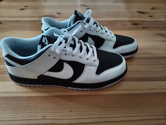 Nike dunk reverse panda