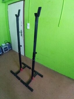 Stojany na drepy bench hrazda