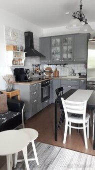 NA PREDAJ:2-izbový byt s veľkou lodžiou v lokalite Arbória