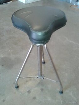 Predám staré bubnové kreslo Amati 1980 15eur