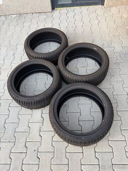 Predám Pirelli 225/40/R18 zimné DOT22