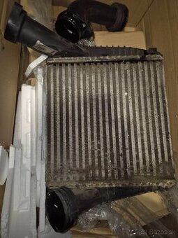 Pravý intercooler VW Touareg 5.0 tdi, Porsche Cayenne 4.5