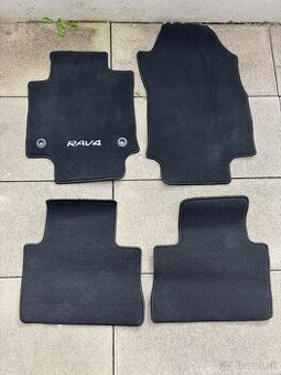 Sada koberčekov Toyota RAV4