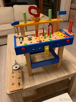 Detsky dreveny pracovny stolik