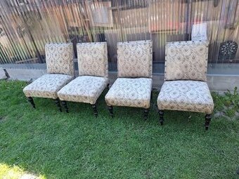 Predám štyri starožitné stoličky cena spolu 20€