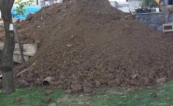 Darujem výkopovu zeminu aj doveziem
