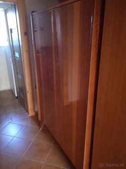 Predám dvojdverovu staršiu skriňu