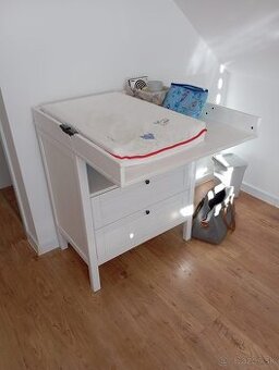 Prebalovacia komoda ikea