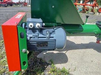 Šnekový dopravník s násypkou 4 m