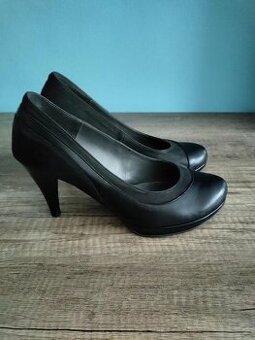 Čierne kožené lodičky č. 37