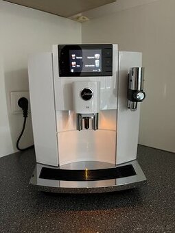 Predám kávovar JURA E8 Piano White