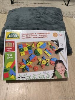 DREVENÁ HRA S KLADIVKOM – LENA