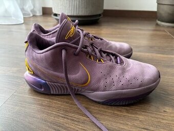 Nike Lebron 21