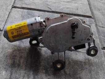 Motor zadneho stieraca