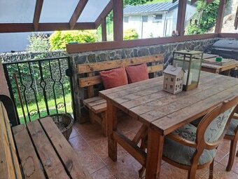 Stôl a lavice z masívu