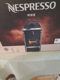 Nespresso Pixie Electric cierny