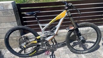 Downhill bicykel yt tues2016