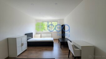 NA PRENÁJOM: 1-izb. zrenovovaný byt, 3.posch., 44 m2, Levoča