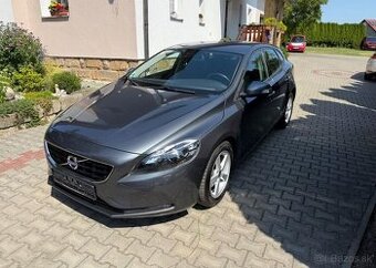 Volvo V40 1,6i pravidelný sevis Top stav benzín manuál 88 kw