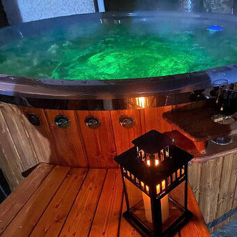 Nová hydromasážna vírivka (kúpacia kaďa) s externou pieckou