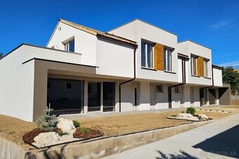 Domov šitý na mieru: váš moderný 4-izbový rodinný dom - 1