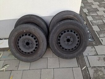 Predám komplet sadu zimných pneumatík 195/65/15T