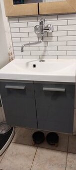 Predám umývadlo so skrinkou