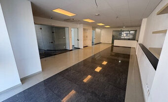 Obchodné priestory - 128 m2 - v centre mesta,  v modernizova