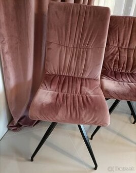 Zamatové jedálenské stoličky ružová