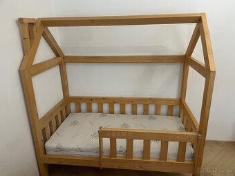 Detská drevená masívna posteľ s matracom 160x80 cm
