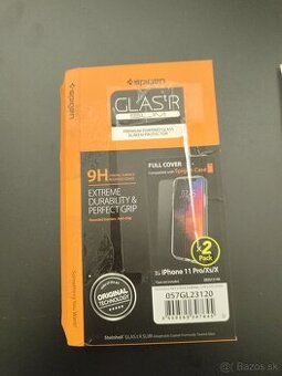 Ochranné tvrdené sklo Spigen GLAS.tR SLIM pre iPhone 11 Pro