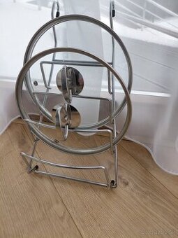 Nerezovy drziak na pokrievky a drziak na rolky