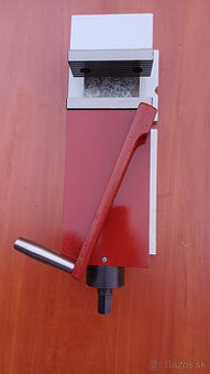 Strojný zverák 125