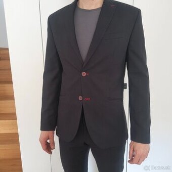 Predám čierny oblek