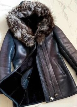 Luxusný kvalitný teplý kožuch s pravou kožušinou S/M